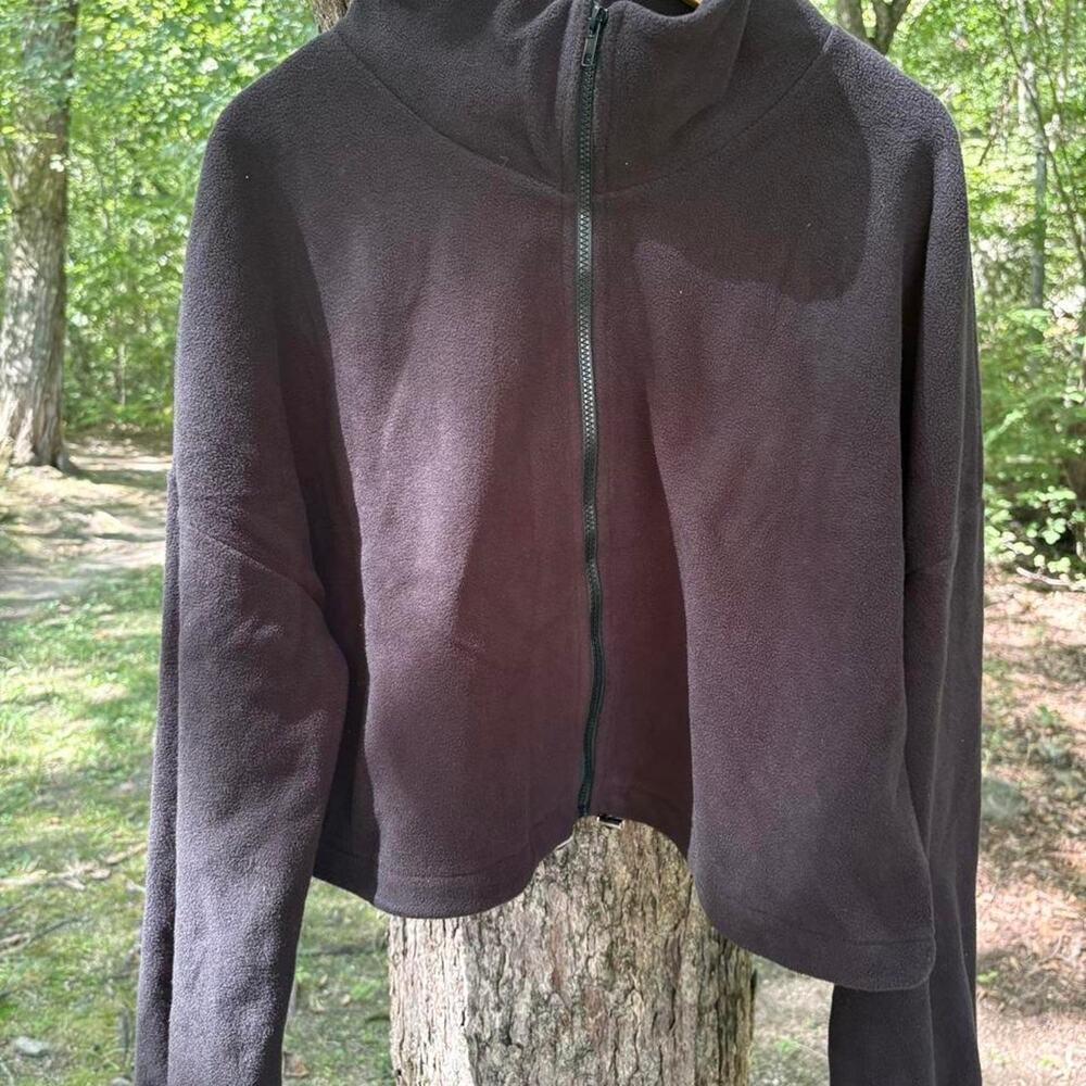 Black cropped fleece jacket size large